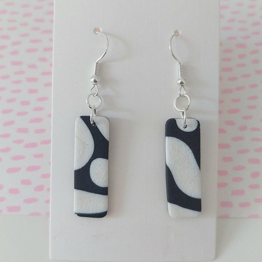 Black and White Earrings - Picture 1 of 2